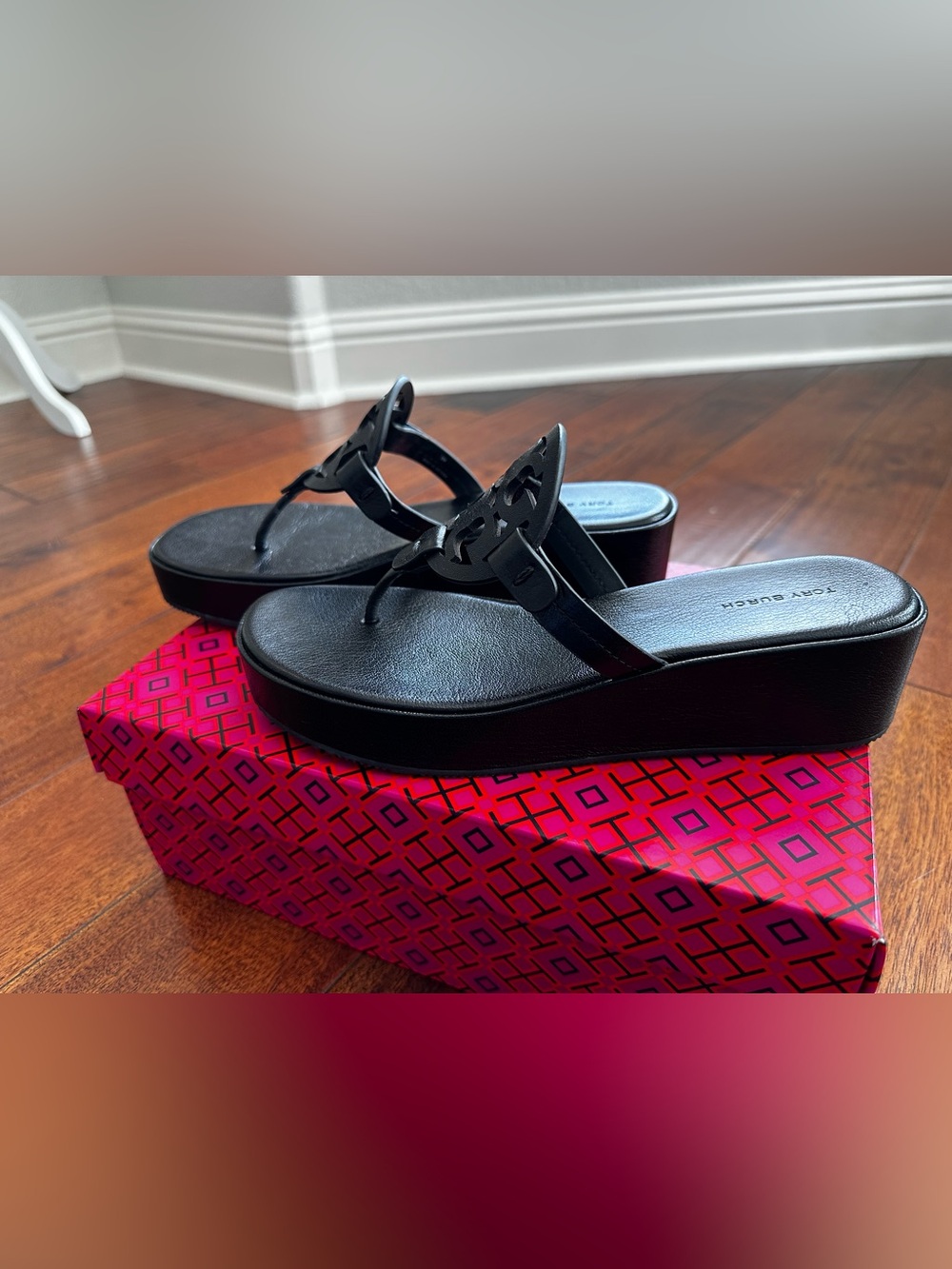 Like New! Tory Burch Black Leather Miller Platform Sandals size 9